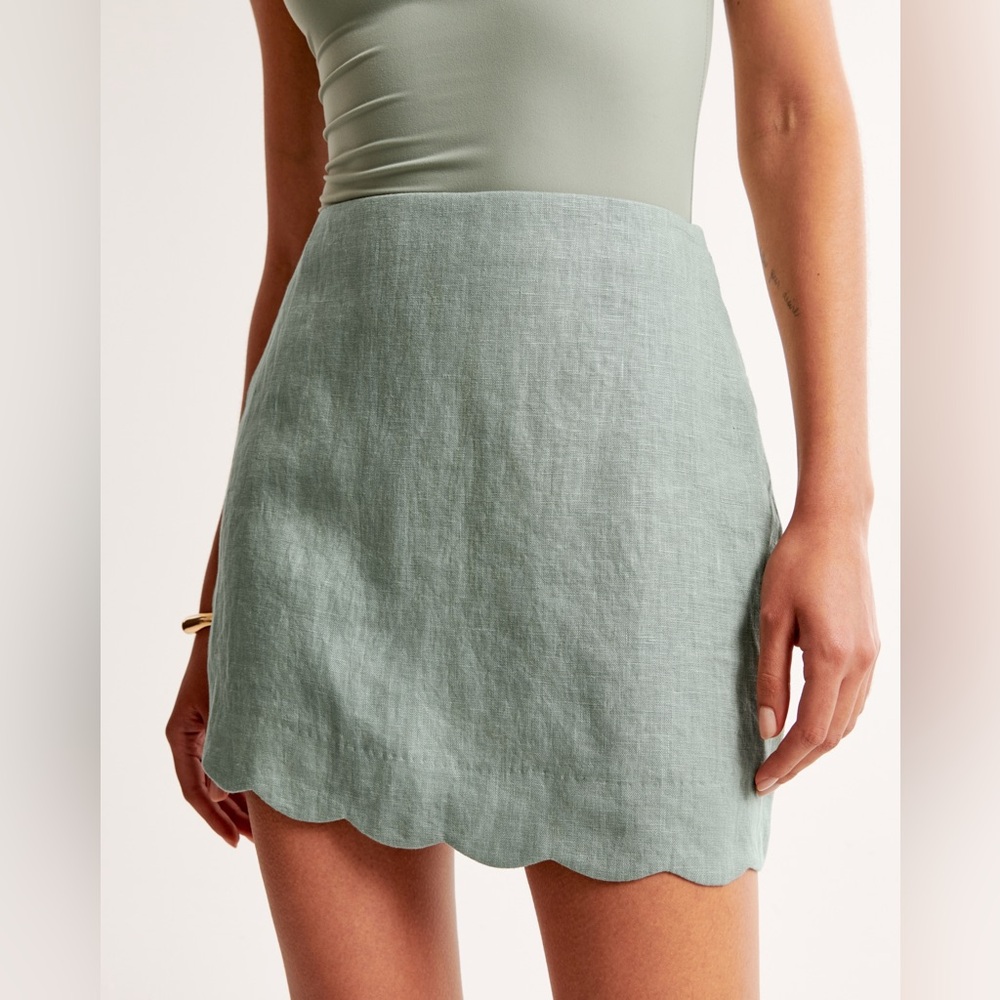 A&F Green Scalloped Hem Skort